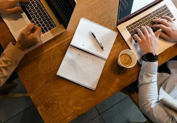 Especializacao-gratuita-em-Ensino-de-Historia-abre-vagas-para-2026-600x417